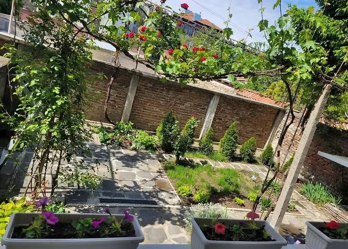 Plovdiv Top Center 2 Bdrm Apartment, 5Min From Central Square & Garden, Free Parking