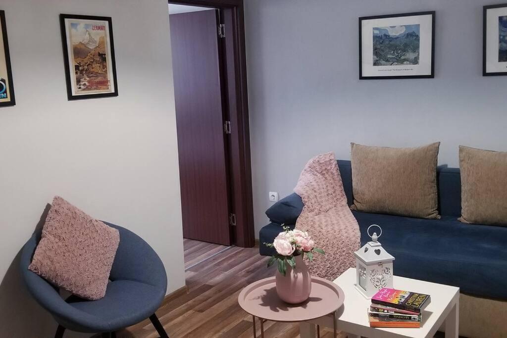 Apartament Center 2 Bdrm Apartment, 5min From Square & Garden, Free Parking