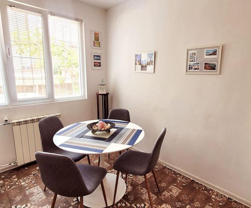 Center 2 Bdrm Apartment, 5min From Square & Garden, Free Parking Apartament Plovdiv