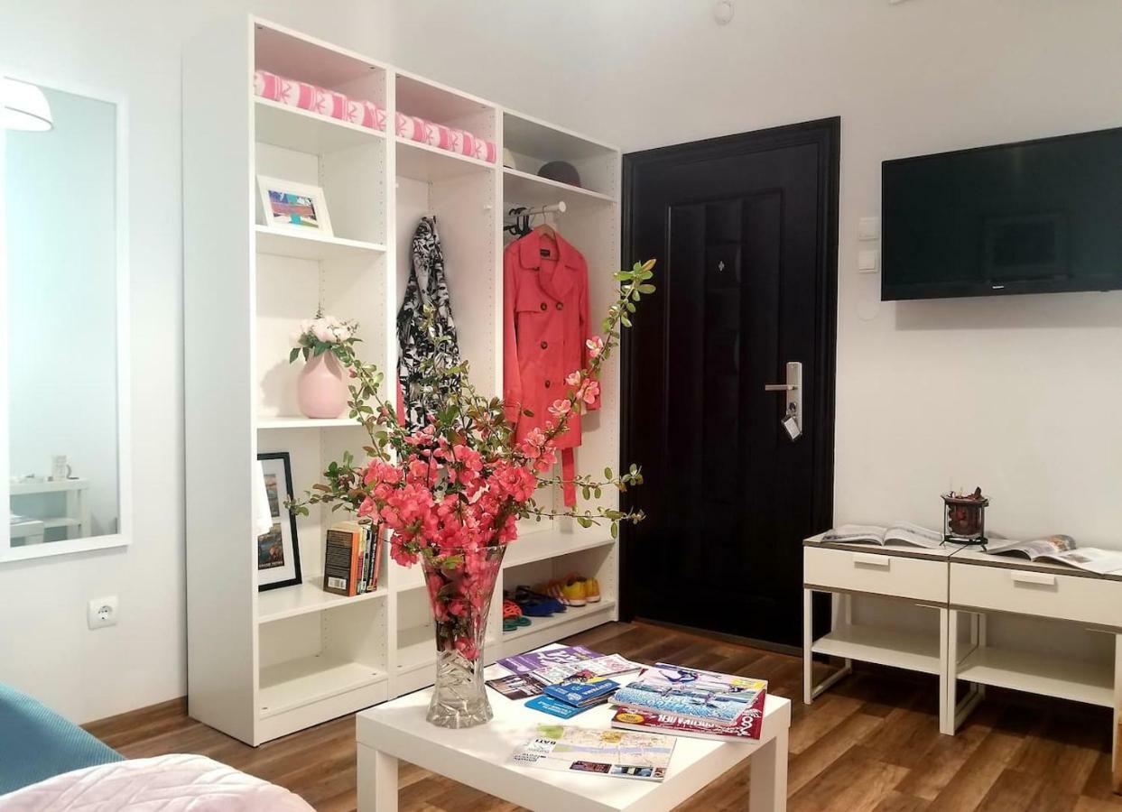 Apartament Center 2 Bdrm Apartment, 5min From Square & Garden, Free Parking *
